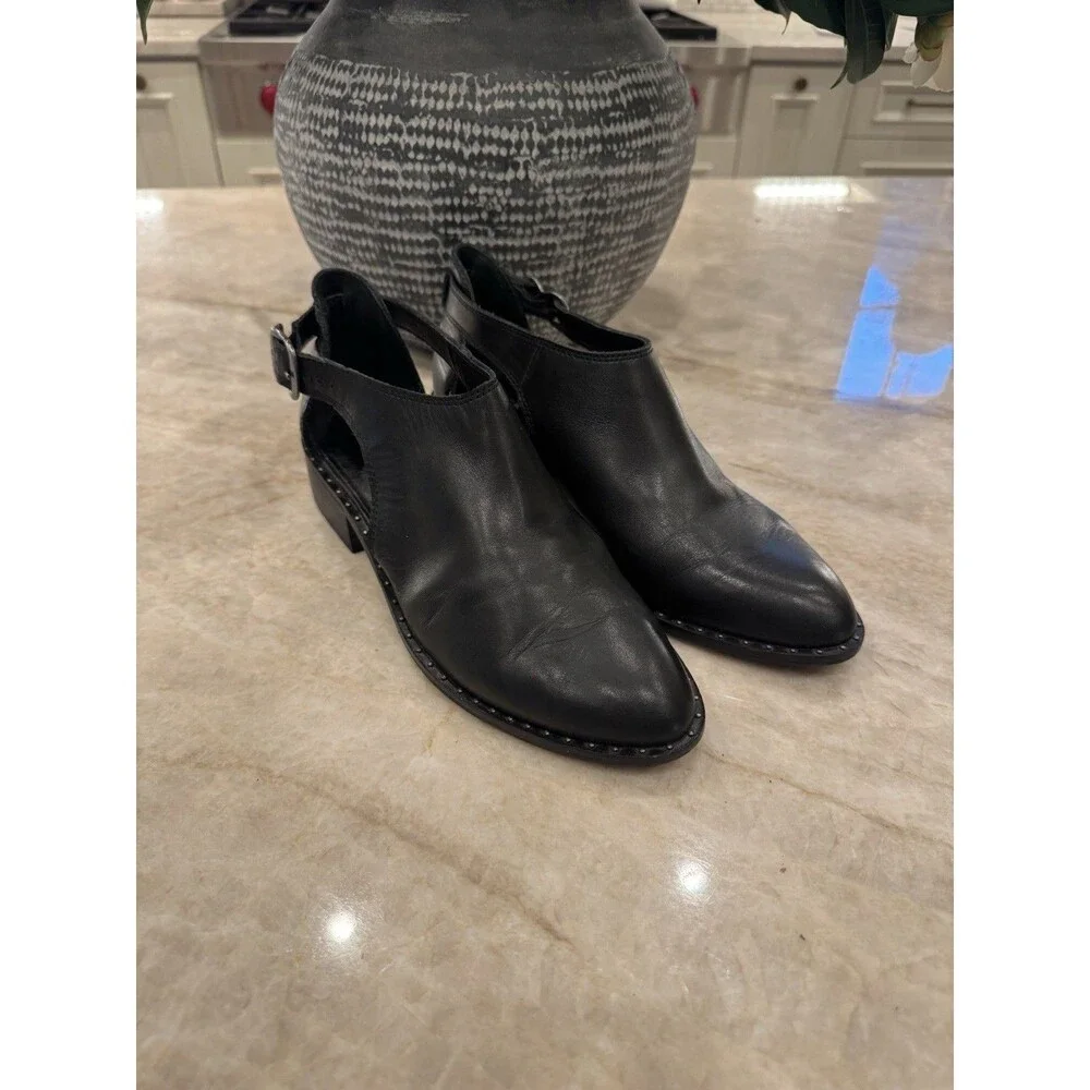 Lucky Brand Giovanna black leather cut-out ankle booties Women’s 8.5m rivets EUC - Picture 1 of 16